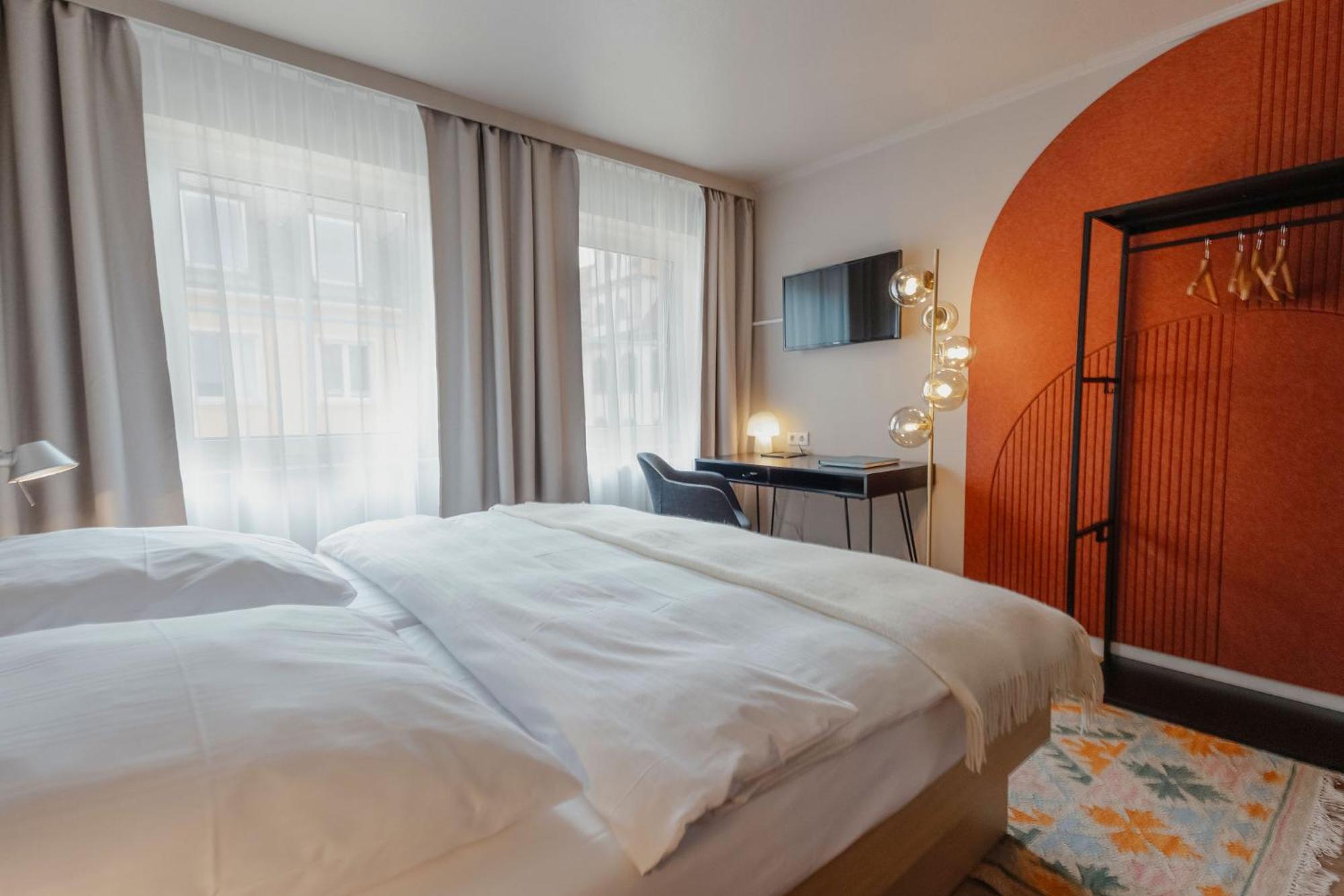 Lux Hotel 2*