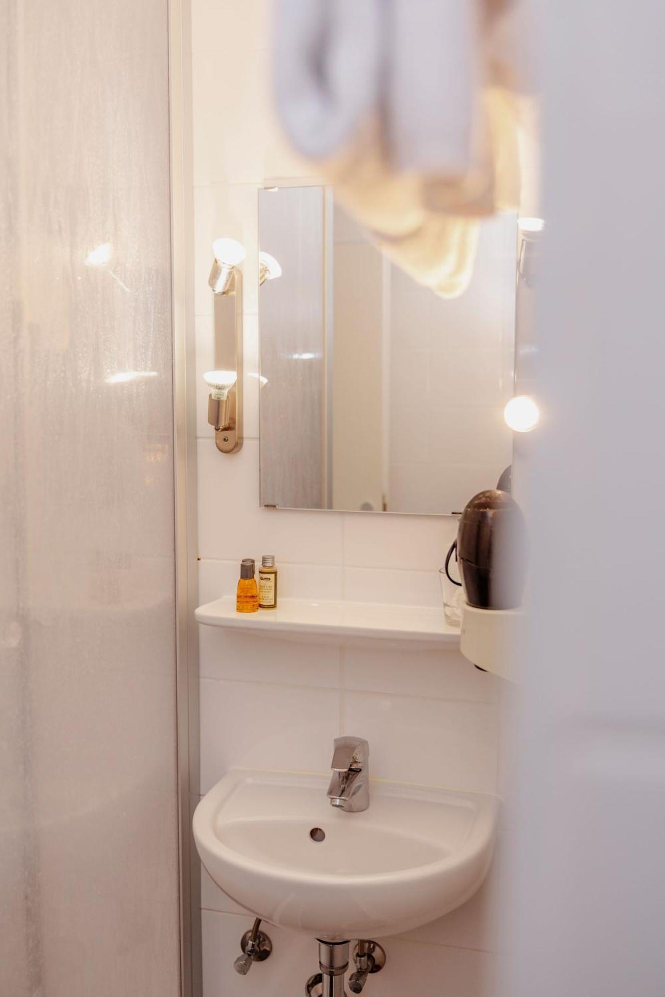 Hotel Lux 2*